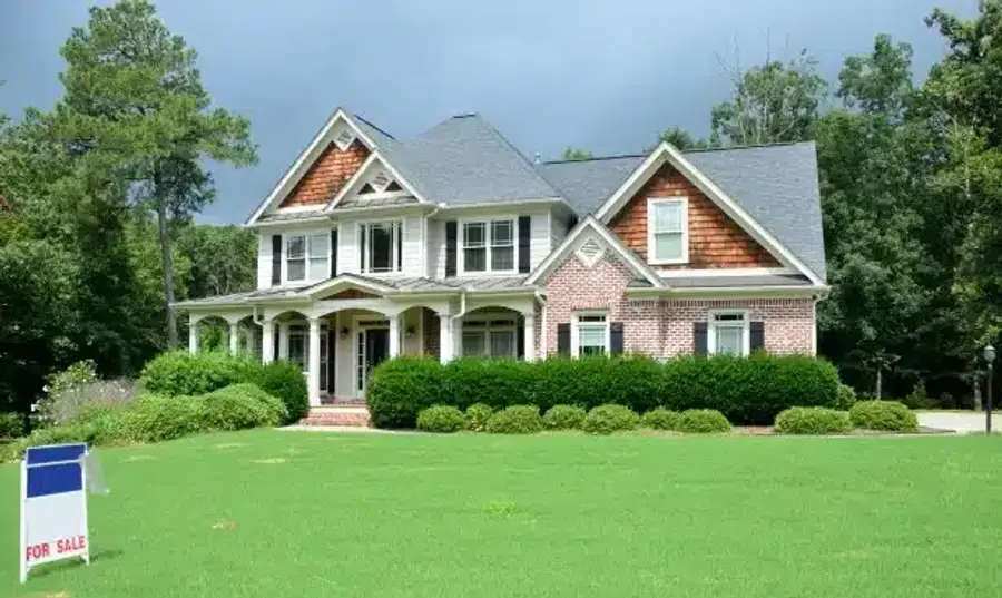 House for sale with yard