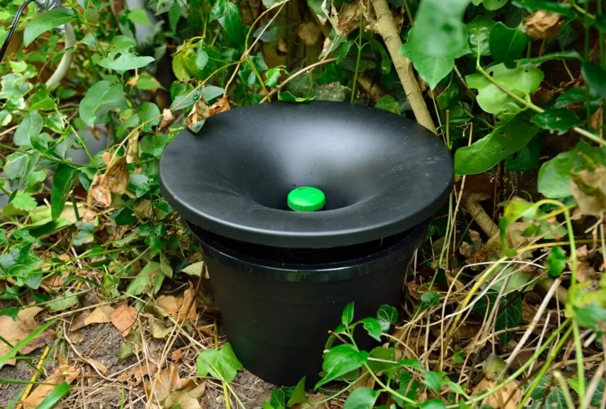 IN2Care Mosquito Trap installed in a yard
